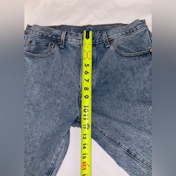 Levi’s Size 34 Medium Wash 501 Button Fly Hemmed 11” Jean Shorts PC9-34513-0069 - Picture 5 of 10